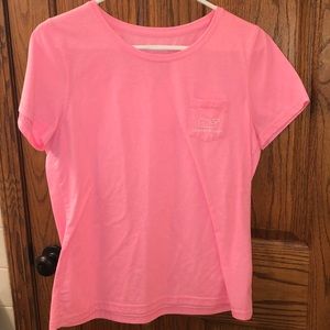 pink vineyard vines shirt